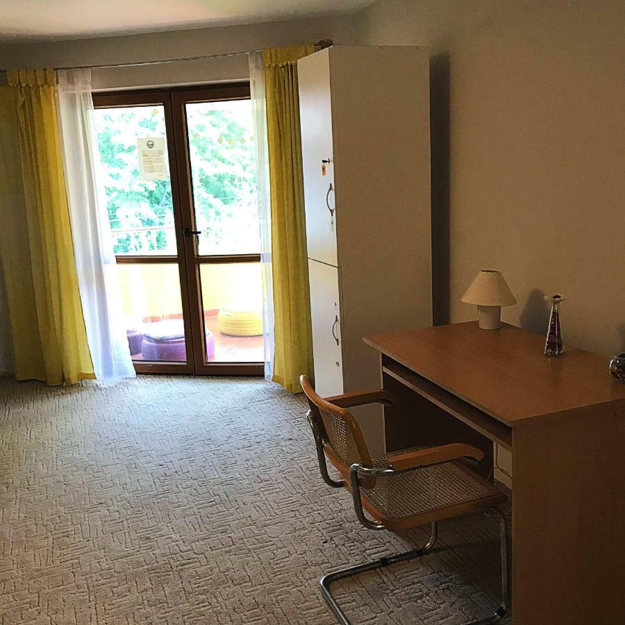Exit Routine Hostel Timisoara Room photo